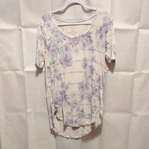 Maurices Cream and Lavender Floral Short Sleeve Top